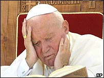 Visitas papais e santa brasileira não impediram declínio da religião 