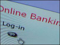 स्क्रीन पर ऑनलाइन बैंकिंग