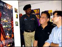 میلے کے ڈائریکٹر حسن زیدی اوم پوری کے ہمراہ