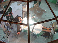 مهرداد در اتاق جراحی