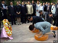 Ông Liên Chiến và vợ trong chuyến thăm đại lục