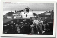 Ieuenctid Tywyn yn mwynhau'r Parc Sglefrio