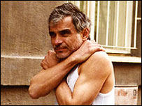 Oldřich Kaiser ve filmu Žralok v hlavě