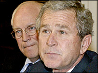 Americký prezident a viceprezident vypovídali před komisí společně