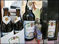 Cerveja com imagem do papa Bento 16