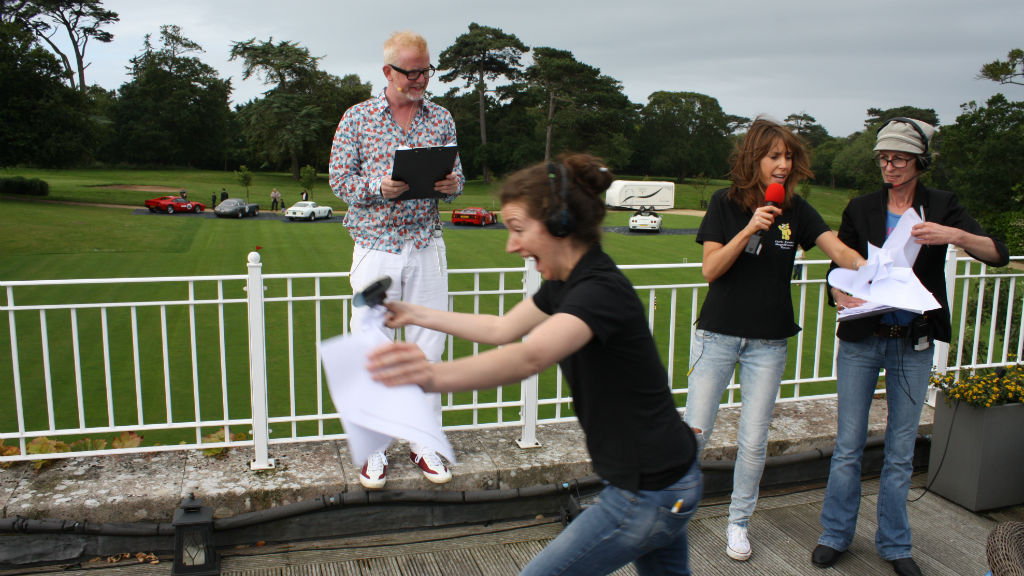 Super Sam sprints to catch the blowaway breaking news.