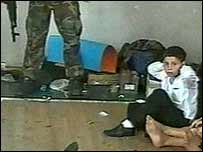 Imagem de vídeo gravado por seqüestradores durante cerco