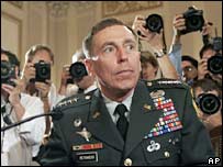 Tướng David Petraeus điều trần tại Quốc hội Hoa Kỳ