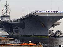 Tàu USS Kitty Hawk