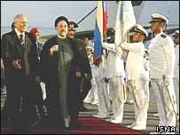 خاتمی و معاون رييس جمهوری ونزوئلا در فرودگاه کاراکاس