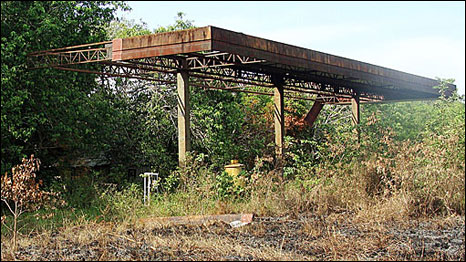Abandoned garage by the BR-319