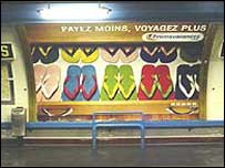 Anúncio na estação de Abbesses