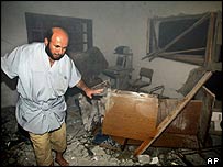 palestino no centro cultural de Jabaliya, logo depois do ataque