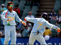 युवराज सिंह और महेंद्र सिंह धोनी