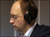 Арсеній Яценюк у студії Бі-Бі-Сі в Києві 