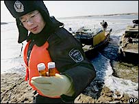 Odběr vzorků vody z řeky Sung-chua