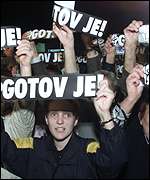 Miloševič podle demonstrantů končí