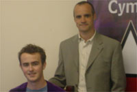 Gyda Bardd Plant newydd Cymru, Tudur Dylan Jones, wedi'r cadeirio