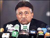 Tướng Musharraf trong cuộc họp báo đầu tiên kể từ khi ông ban bố tình trạng khẩn cấp