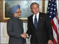 منموہن سنگھ صدر بش کے ساتھ