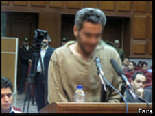 متهم به قتل در دادگاه