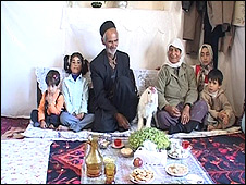 نمایی از فیلم"بهار در پشت کوه های بلند"ساخته علی عطار