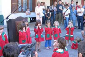 Rhai o blant yr ysgol