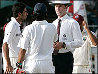 धोनी के कैच का विवाद