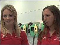 利文斯顿（左）和费尔