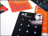 Computador de papel em forma de cartão, da Cypak