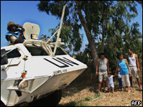 Blindado de força de paz na ONU no sul do Líbano