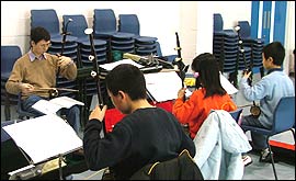 Junlong and students