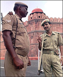 पुलिस की वर्दी ख़ाकी ही क्यों?