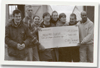 Myfyrwyr Mentro Lluest gyda siec fawr!