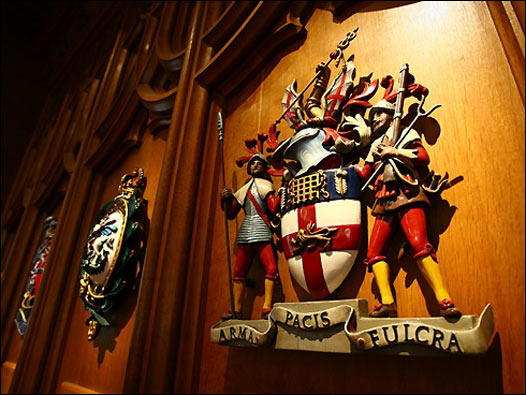 虽然Guildhall在过去近几个世纪进行了无数次的重建，但依然保留了不少历史文物。