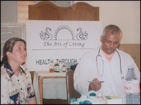 अगले महीने और कार्यकर्ता पहुँच रहे हैं