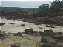 Cachoeira de Santo Antônio, onde uma das usinas será construída