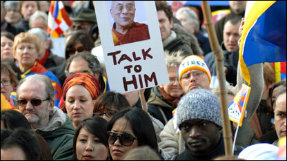 پیرس اولمپک مشعل ریلی میں تبتی مظاہرین