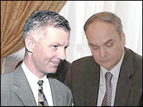 آتنونوف (سمت راست) و ريدميکر، معاون وزارت خارجه آمريکا