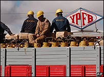 Funcionários da empresa estatal petrolífera boliviana YPFB