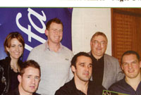 Nigel Owens yn lansio'i hunangofiant