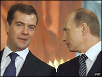 Ông Dimitry Medvedev và ông Vladimir Putin