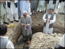 کندهار کې د نويو ښوونځيو د بنسټ ډبره اېښودل