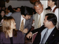 Khách trong tiệc gây quỹ cho nghị viên Andy Quách ở Oakland gồm nhiều thành phần: Giám sát viên San Francisco Fiona Ma (bên trái), ông David Dương, giám đốc công ty Waste Solution; nhà báo Du Miên, và nghị viên Garden Grove Trần Thái Văn