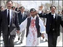 لہو لہان وکیل