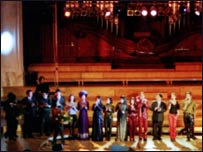 Huy MC cùng Thu Phương trong một chuyến lưu diễn