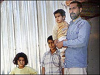 خوانواده ای از بازماندگان بم