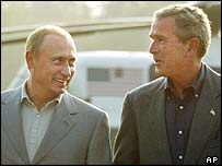 Os presidentes George W. Bush e Vladimir Putin