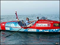 Maud Fontenoy em seu barco a remo