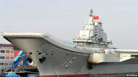 中国第一艘航母辽宁舰(资料照片)